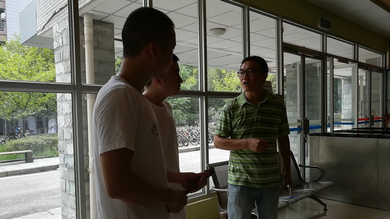 2017.8.22韦书记暑期送西瓜IMG_20170822_144510.jpg